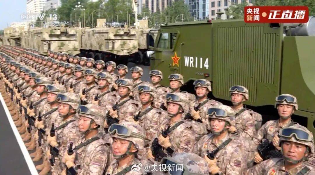 殲20S、DF61導(dǎo)彈，震撼亮相！三支兵種首次亮相天安門(mén)廣場(chǎng)，空中梯隊(duì)?wèi)?zhàn)機(jī)起飛