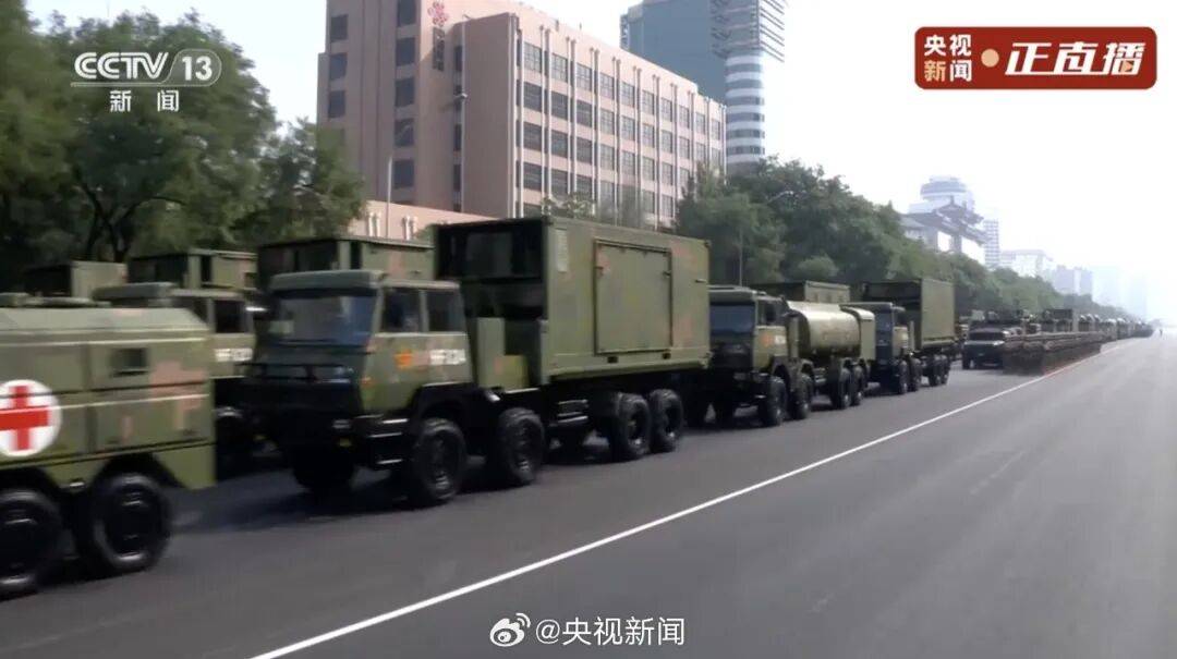 殲20S、DF61導(dǎo)彈，震撼亮相！三支兵種首次亮相天安門(mén)廣場(chǎng)，空中梯隊(duì)?wèi)?zhàn)機(jī)起飛
