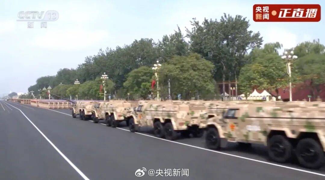 殲20S、DF61導(dǎo)彈，震撼亮相！三支兵種首次亮相天安門(mén)廣場(chǎng)，空中梯隊(duì)?wèi)?zhàn)機(jī)起飛