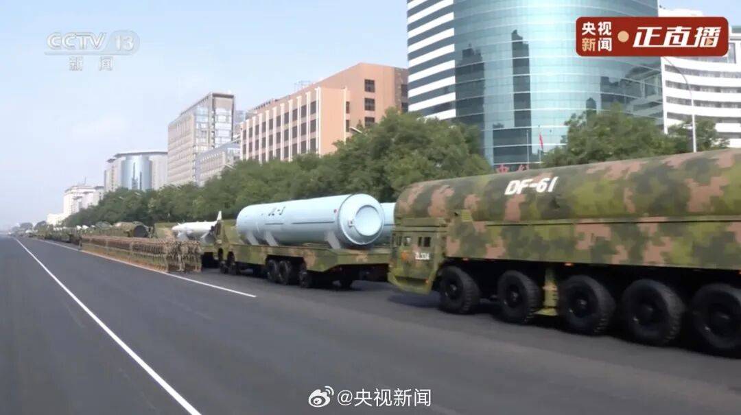 殲20S、DF61導(dǎo)彈，震撼亮相！三支兵種首次亮相天安門(mén)廣場(chǎng)，空中梯隊(duì)?wèi)?zhàn)機(jī)起飛