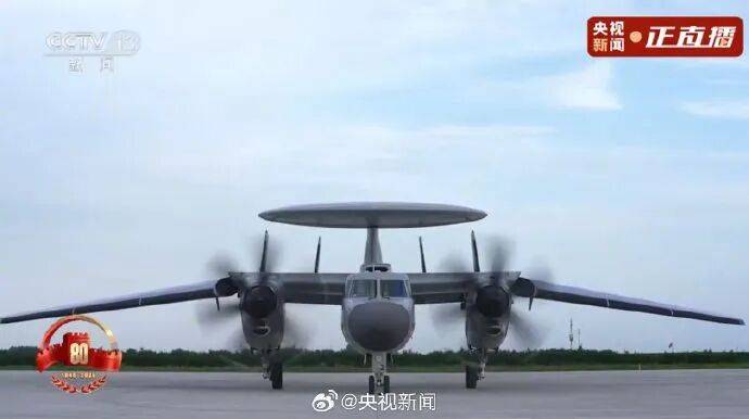 殲20S、DF61導(dǎo)彈，震撼亮相！三支兵種首次亮相天安門(mén)廣場(chǎng)，空中梯隊(duì)?wèi)?zhàn)機(jī)起飛