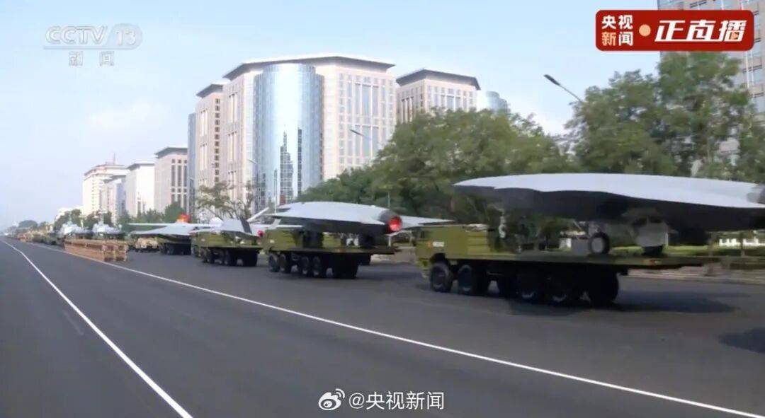 東風(fēng)-61、巨浪-3、折疊翼預(yù)警機(jī)、殲-20S，畫面披露！