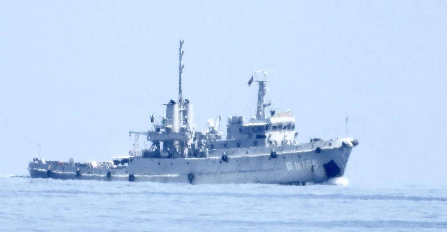 菲律賓哪來的膽子？菲軍艦到位，做好擊沉準(zhǔn)備，應(yīng)對(duì)中方拖船動(dòng)手