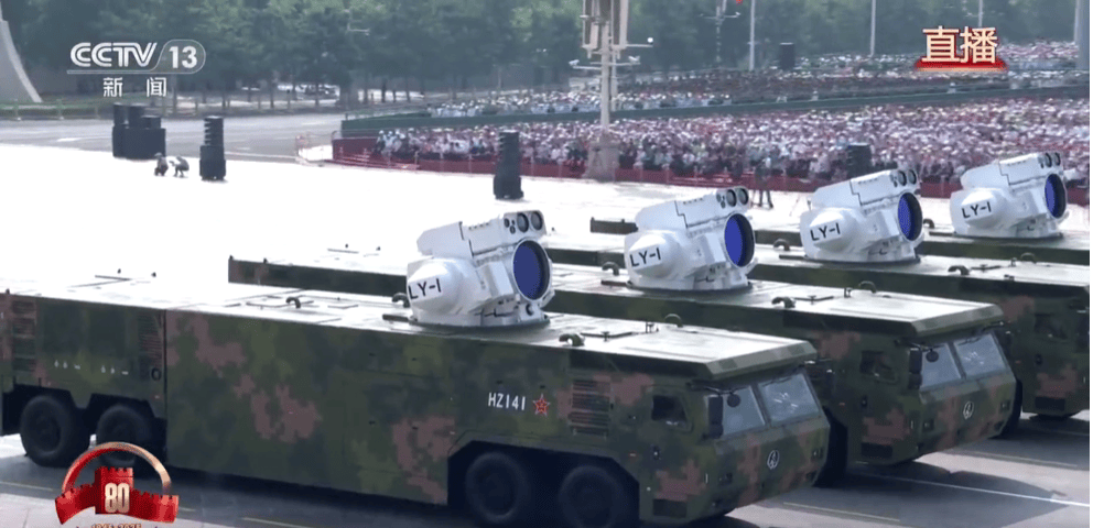 激光武器亮相閱兵場(chǎng)，專家稱其不到1秒可摧毀來(lái)襲導(dǎo)彈無(wú)人機(jī)