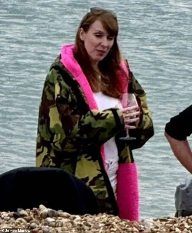 金正恩女兒首登國際舞臺，引爆接班傳聞！英國首相被架空，工黨內(nèi)斗成全武行…
