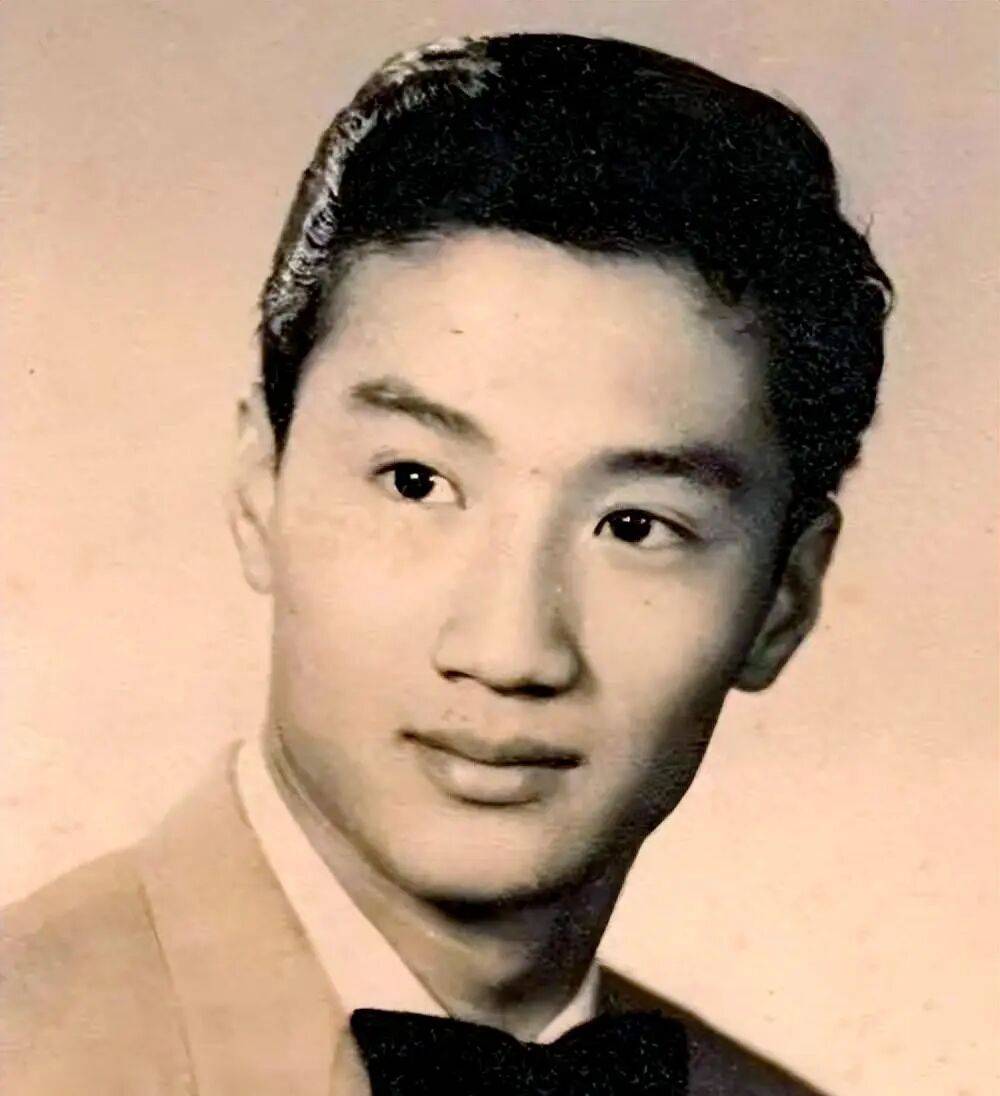 考古|89歲謝賢現(xiàn)身依舊時髦！與小49歲女友分手后開搞事業(yè)，疑已交代后事的他太瀟灑