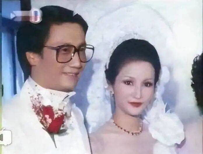 考古|89歲謝賢現(xiàn)身依舊時髦！與小49歲女友分手后開搞事業(yè)，疑已交代后事的他太瀟灑