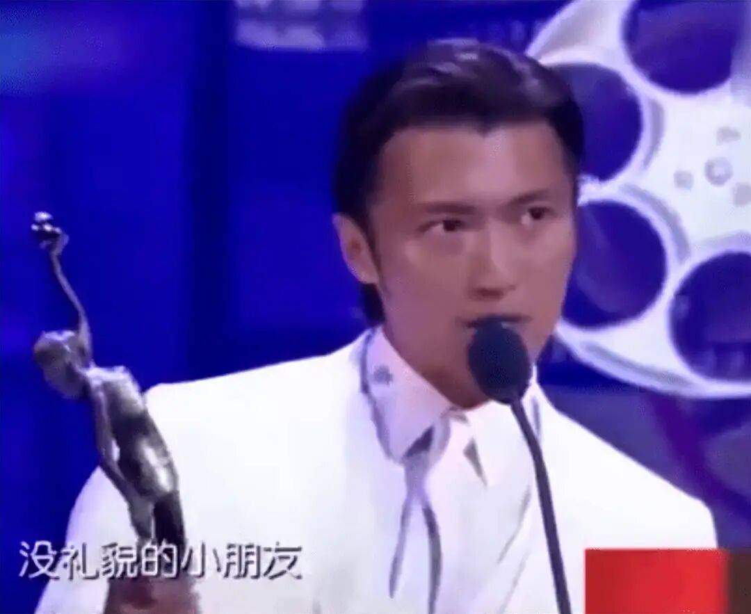 考古|89歲謝賢現(xiàn)身依舊時髦！與小49歲女友分手后開搞事業(yè)，疑已交代后事的他太瀟灑