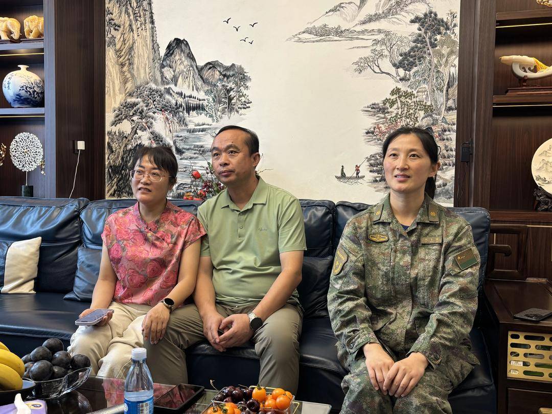 抗戰(zhàn)勝利80周年大閱兵民兵方陣，有兩名女生來自無錫地區(qū)