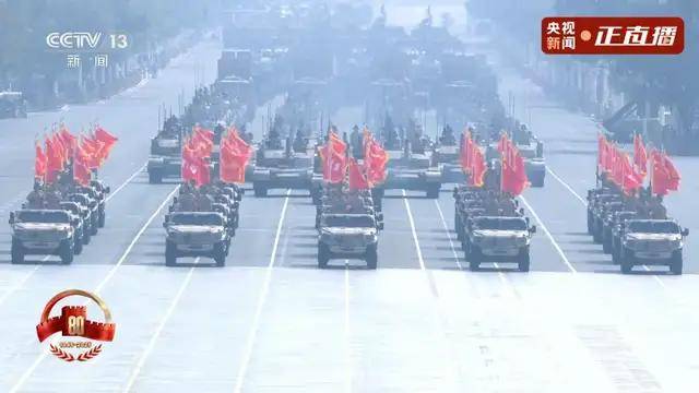 不裝了！一口氣看完九三大閱兵武器裝備！誰說我們一個也不認(rèn)識？