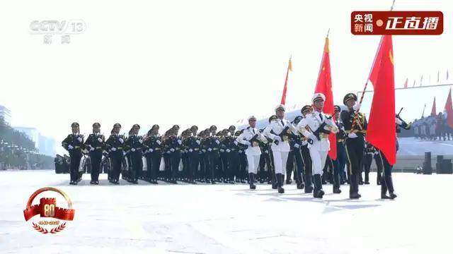 不裝了！一口氣看完九三大閱兵武器裝備！誰說我們一個也不認(rèn)識？