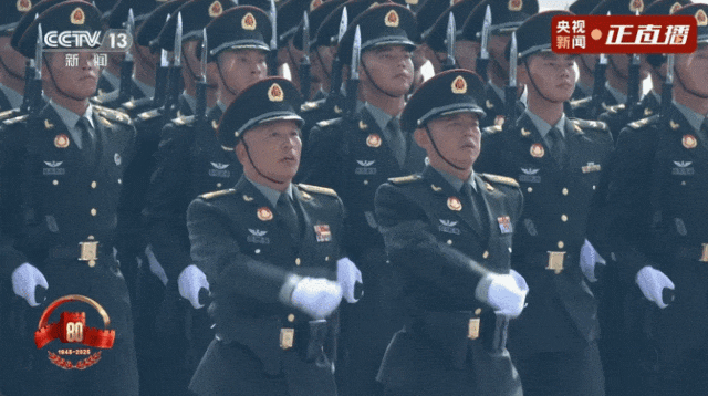 不裝了！一口氣看完九三大閱兵武器裝備！誰說我們一個也不認(rèn)識？