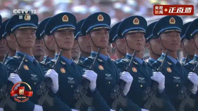不裝了！一口氣看完九三大閱兵武器裝備！誰說我們一個也不認(rèn)識？