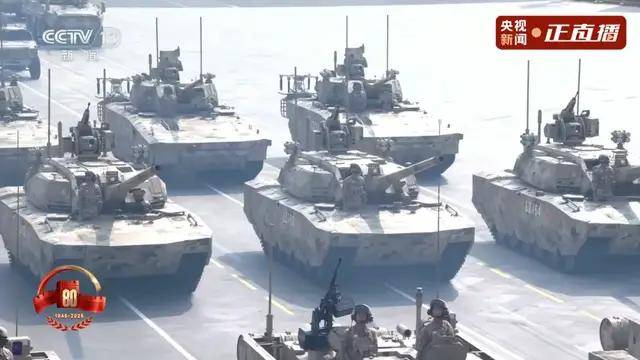不裝了！一口氣看完九三大閱兵武器裝備！誰說我們一個也不認(rèn)識？