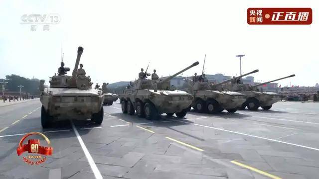 不裝了！一口氣看完九三大閱兵武器裝備！誰說我們一個也不認(rèn)識？
