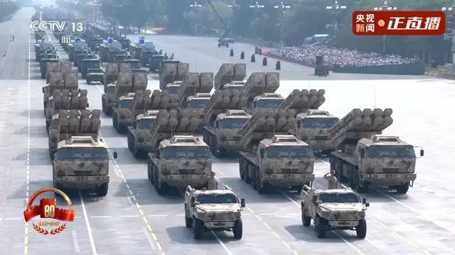 不裝了！一口氣看完九三大閱兵武器裝備！誰說我們一個也不認(rèn)識？