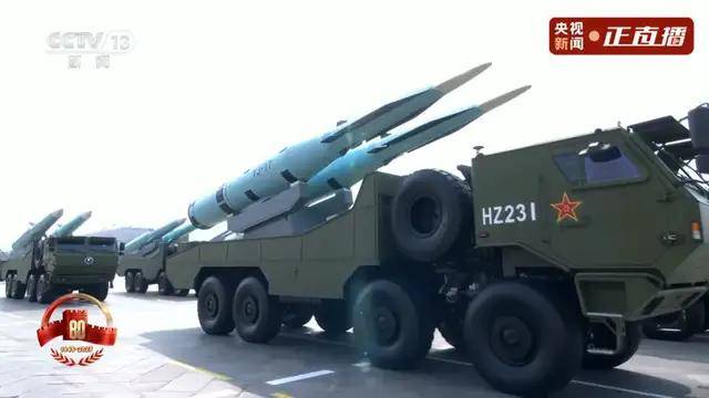 不裝了！一口氣看完九三大閱兵武器裝備！誰說我們一個也不認(rèn)識？