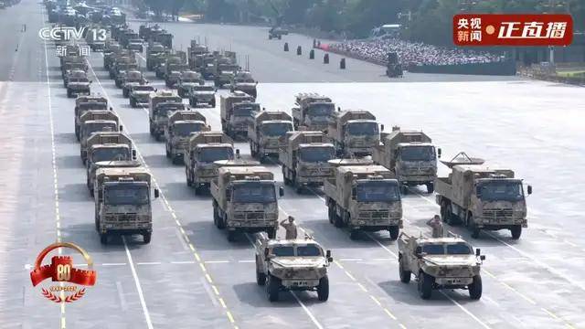 不裝了！一口氣看完九三大閱兵武器裝備！誰說我們一個也不認(rèn)識？