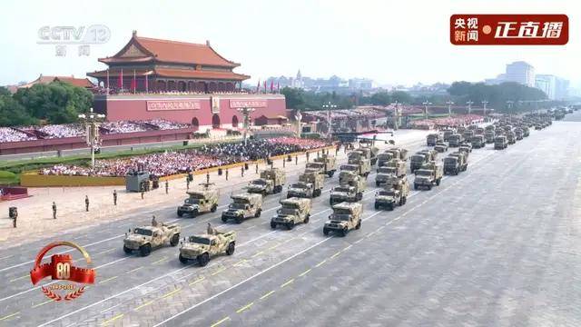 不裝了！一口氣看完九三大閱兵武器裝備！誰說我們一個也不認(rèn)識？