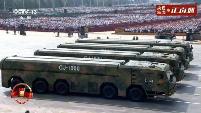 不裝了！一口氣看完九三大閱兵武器裝備！誰說我們一個也不認(rèn)識？