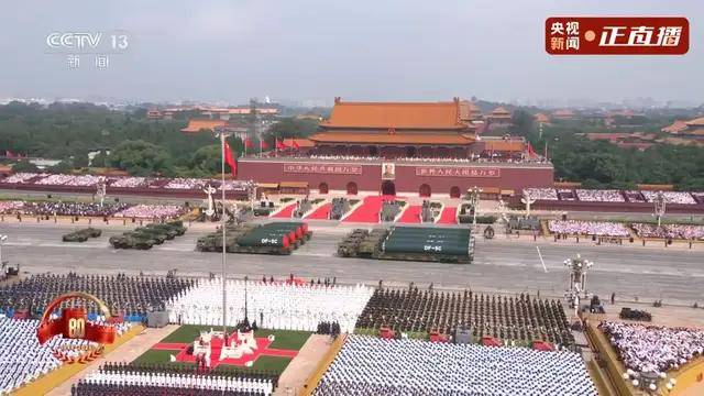 不裝了！一口氣看完九三大閱兵武器裝備！誰說我們一個也不認(rèn)識？
