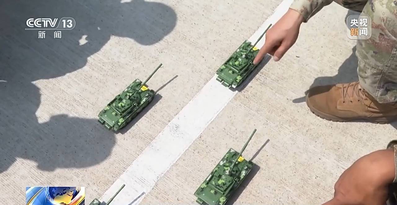 1厘米的極致精度！揭秘裝備方隊(duì)唯一的“三車引導(dǎo)”